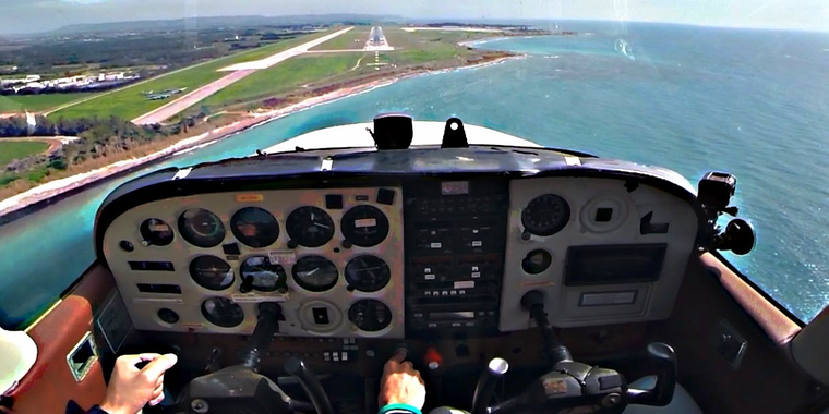 Attend Ground School! <a class=sliderLink href='learntofly.shtml'>Learn more.</a>